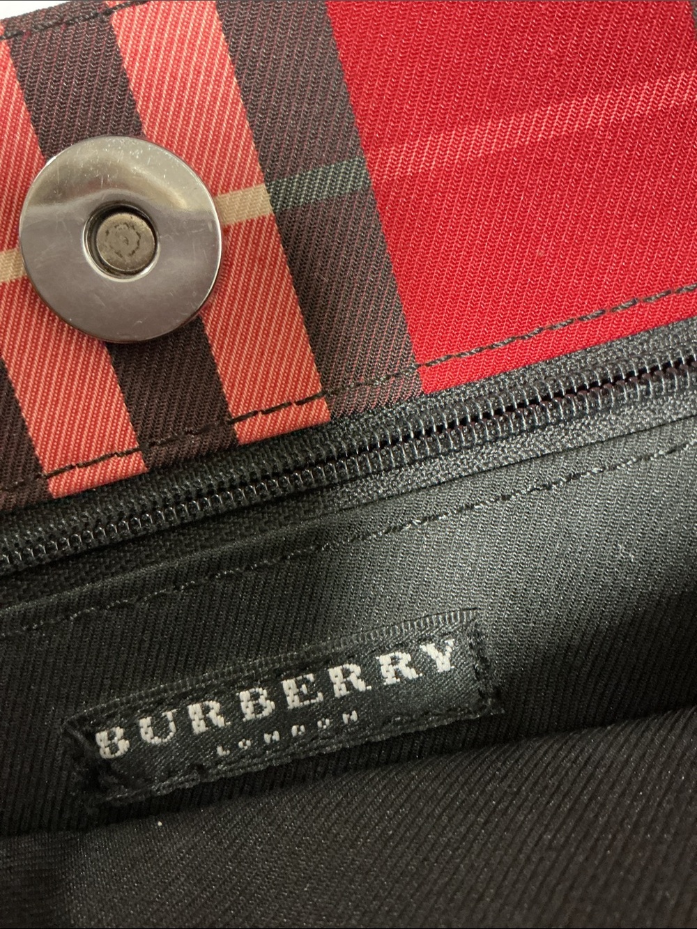 Burberry crossbody bag w/ authentication - Picture 2 of 3